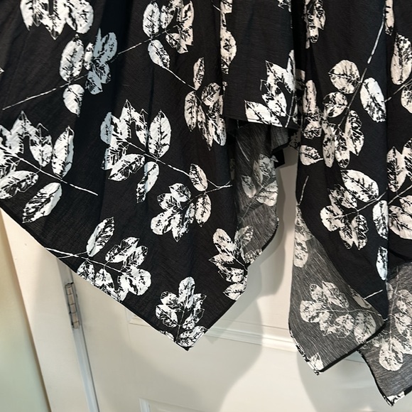 NWT flowy black and white skirt - Picture 2 of 5
